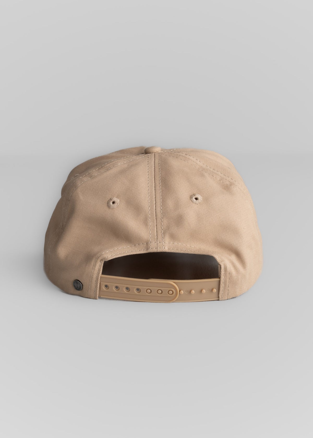 Men’s cotton twill hat with custom embroidery and adjustable strap, classic workwear cap with durable construction