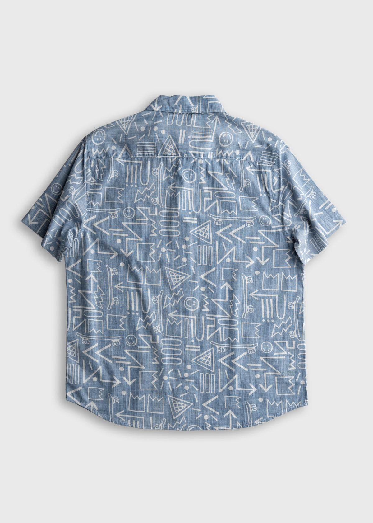 Men’s poplin cotton short sleeve button up shirt with lightweight breathable fabric, relaxed fit and locker loop detail, everyday workwear shirt for warm weather