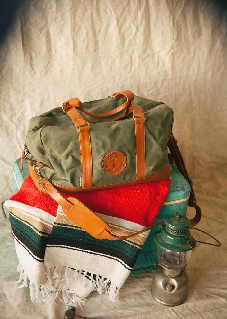 Iron & Resin Getaway Bag in Waxed Cotton Canvas in Olive